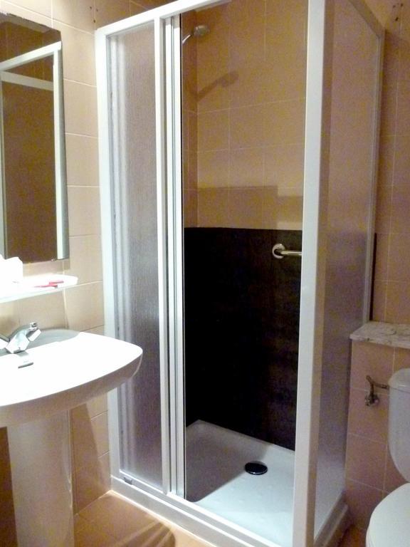 Hostal Chiquin Tapia De Casariego Habitación foto